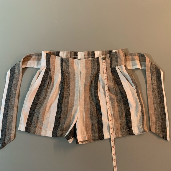 High waisted linen shorts with belt - S - Picture 5 of 6